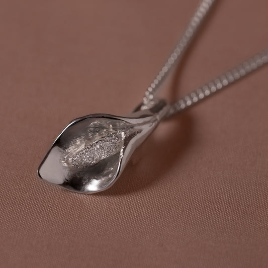 Calla pendant