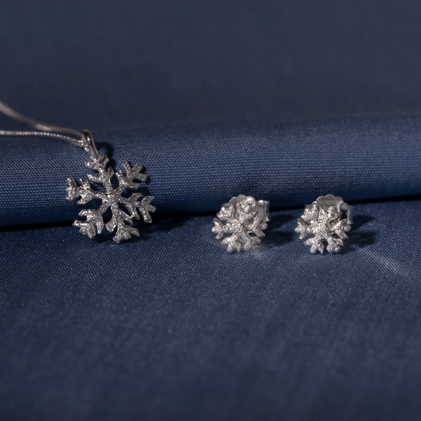 Orecchini A Fiocco Di Neve In Argento 925 – Tondi 7mm Con Confezione Regalo